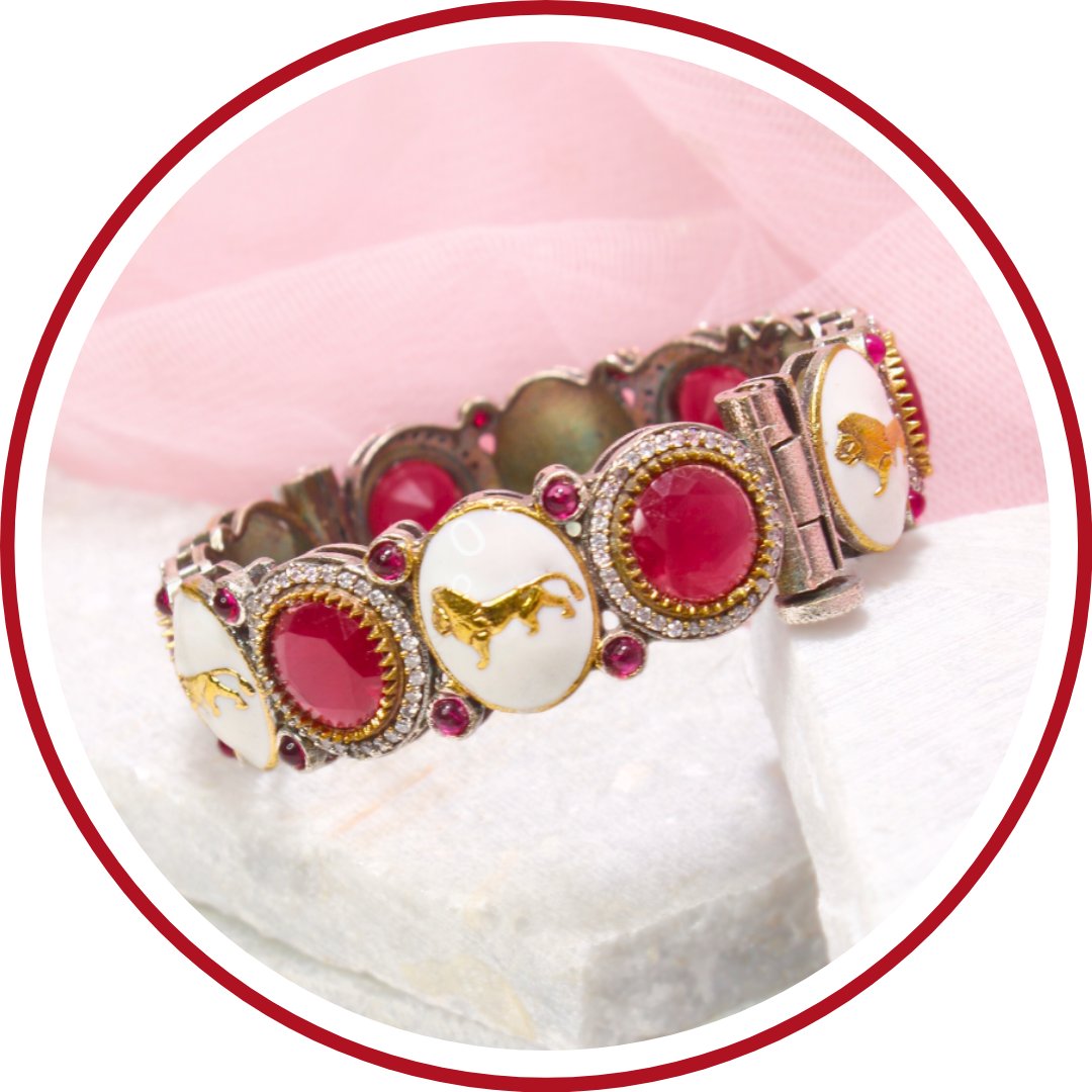 BRACELET