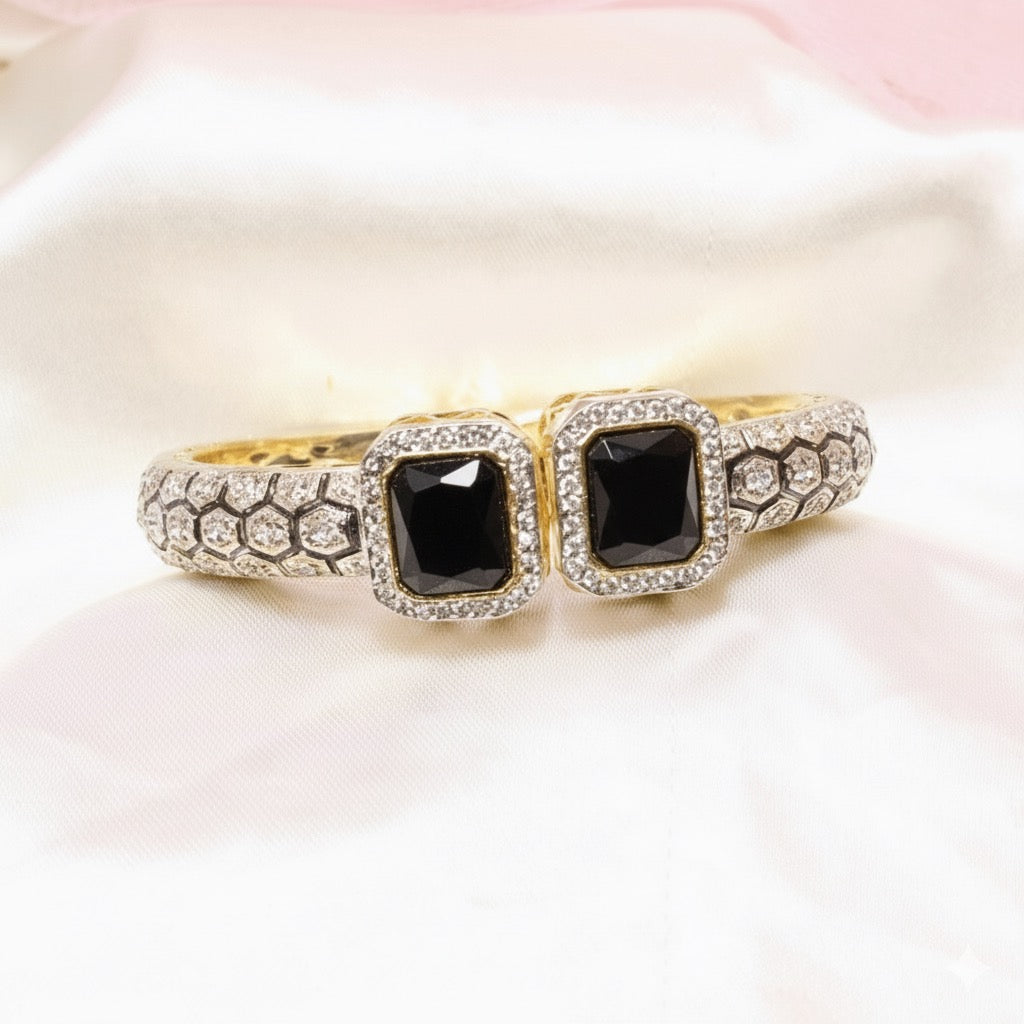 DIAMOND LOOK ALIKE BRACELET GOLDEN POLISH-BLACK