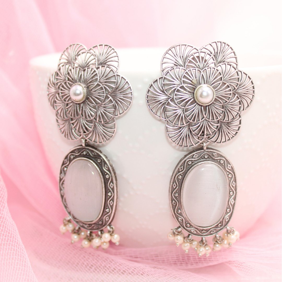 BIG FLOWER JAALI WITH MONALISA STONE EARRING - GREY