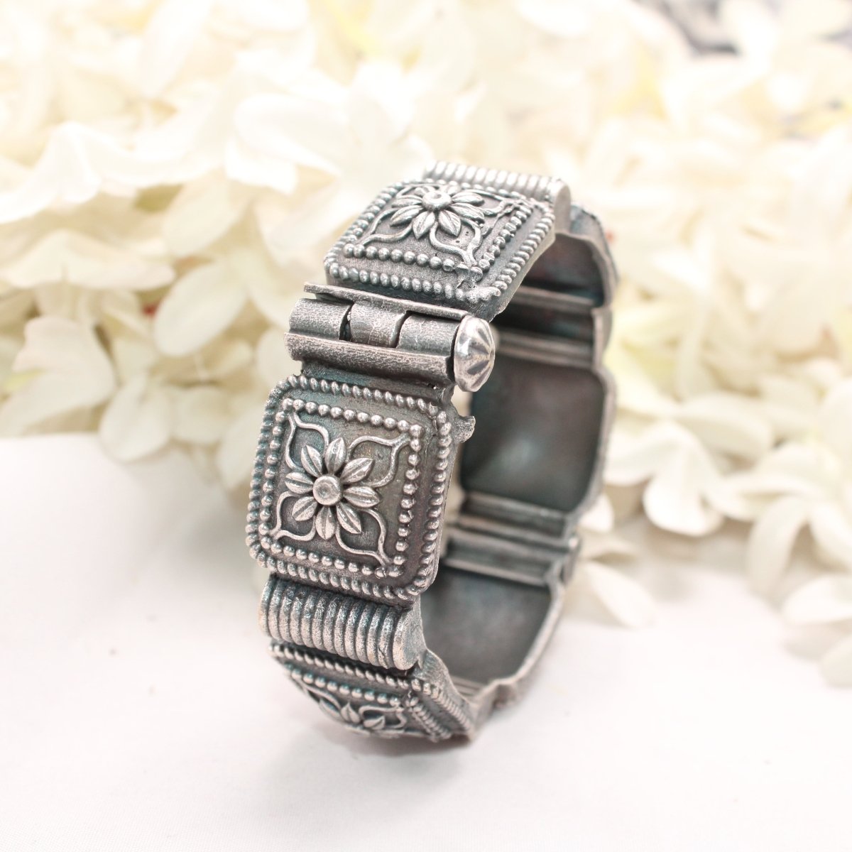 BOHO VINTAGE LOOK SINGLE KADA - FLOWER SQUARE BLOCK