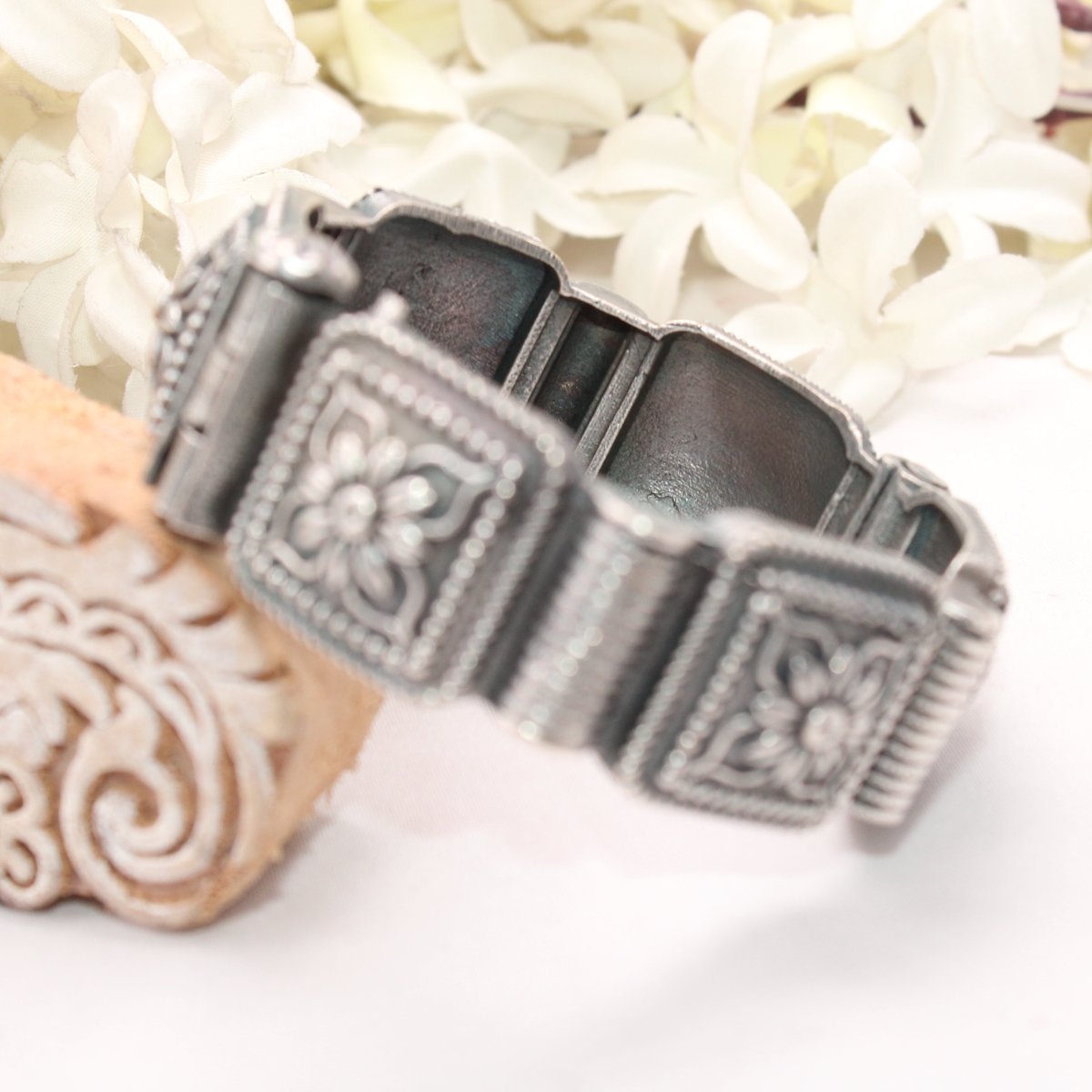 BOHO VINTAGE LOOK SINGLE KADA - FLOWER SQUARE BLOCK