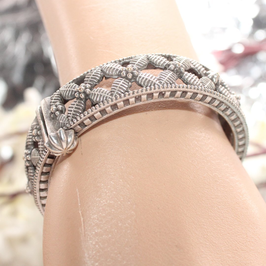 BOHO VINTAGE LOOK SINGLE KADA-LEAF CROSS