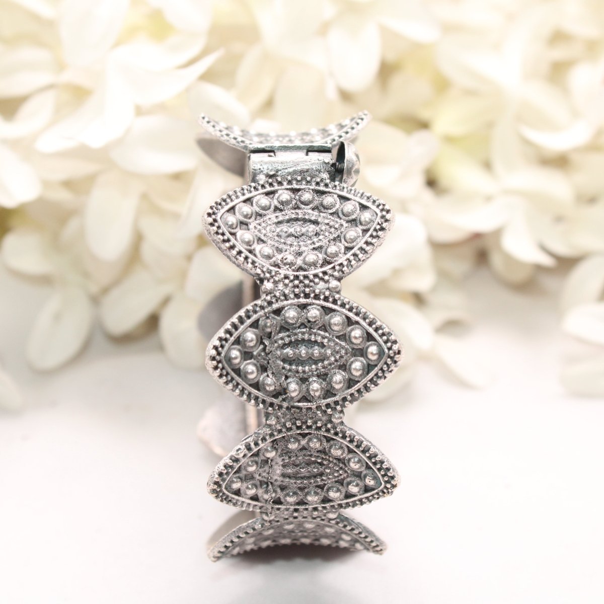 BOHO VINTAGE LOOK SINGLE KADA - LEAF CUTWORK