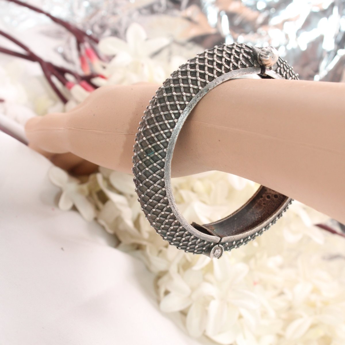 BOHO VINTAGE LOOK SINGLE KADA - MESH PATTERN