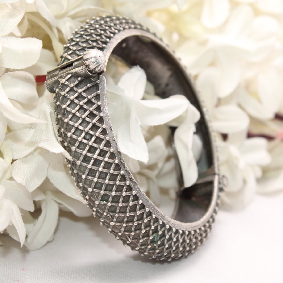 BOHO VINTAGE LOOK SINGLE KADA - MESH PATTERN