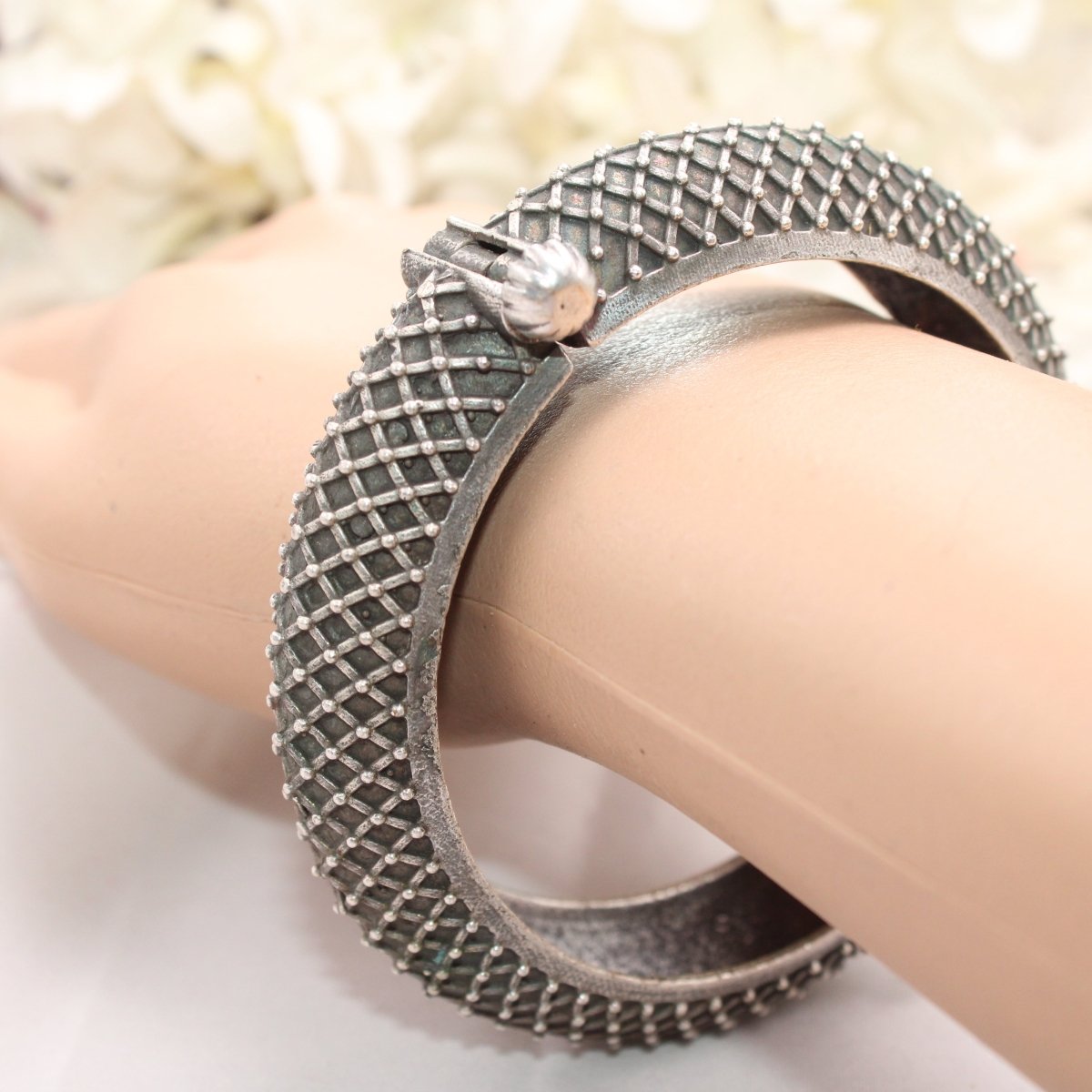 BOHO VINTAGE LOOK SINGLE KADA - MESH PATTERN
