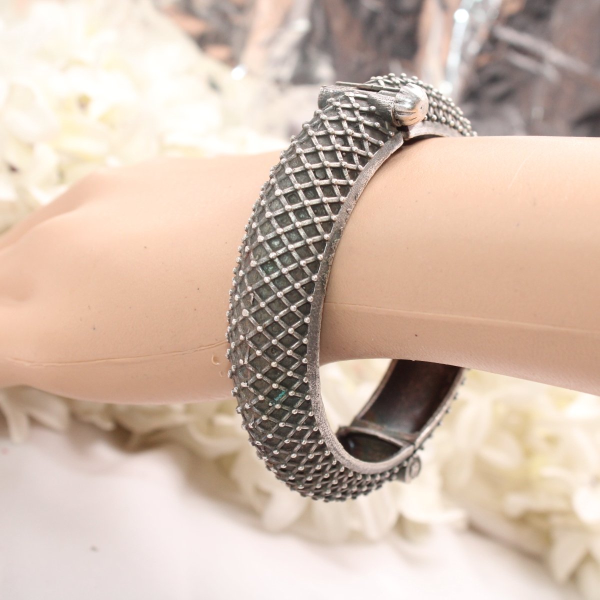 BOHO VINTAGE LOOK SINGLE KADA - MESH PATTERN