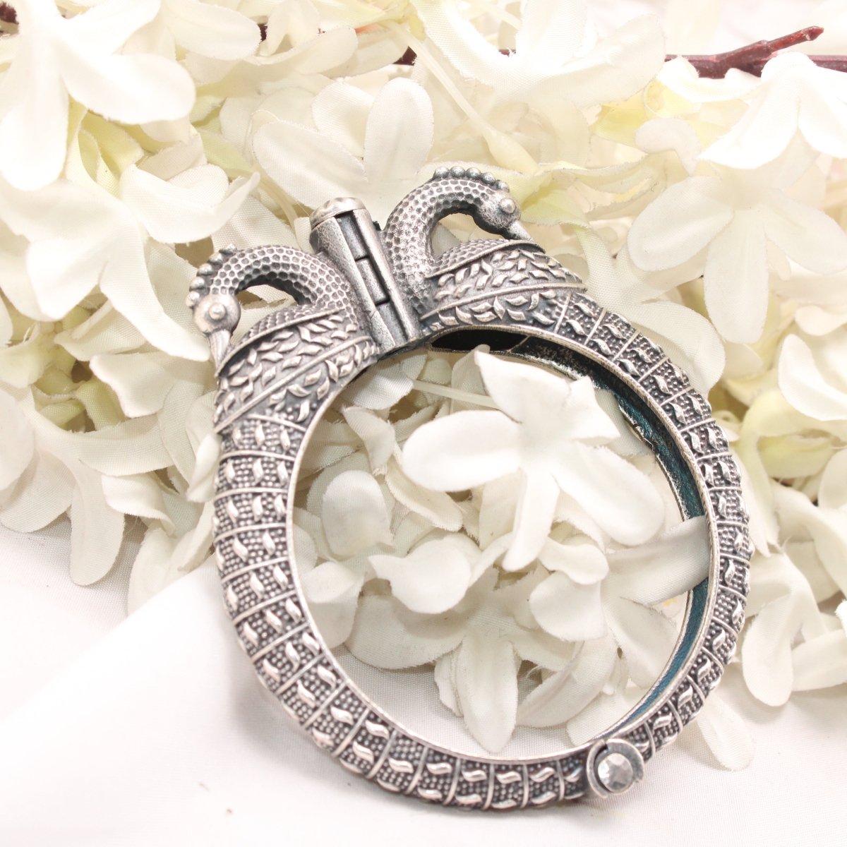 BOHO VINTAGE LOOK SINGLE KADA - PEACOCK