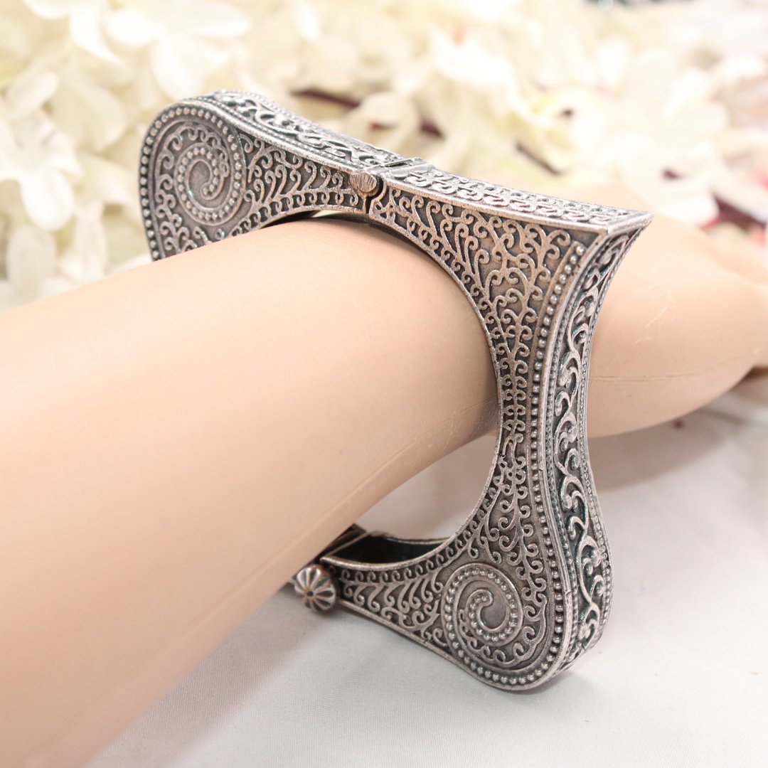 BOHO VINTAGE LOOK SINGLE KADA - SQUARE CURVE CUTTING