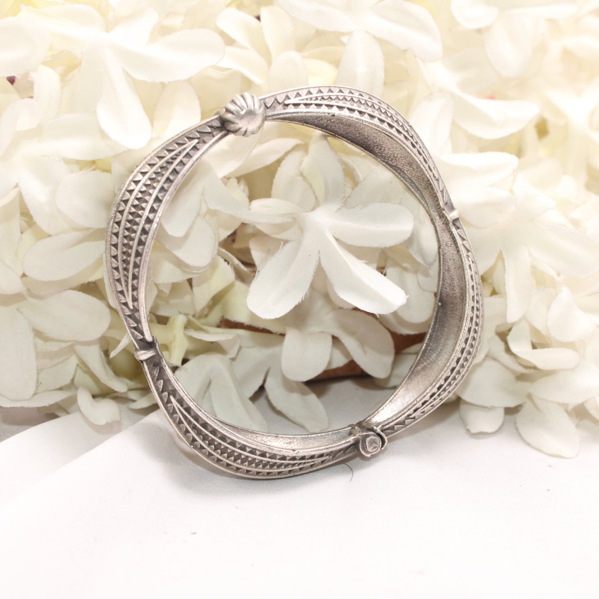 BOHO VINTAGE LOOK SINGLE KADA - SQUARE CUTWORK - SET OF 2