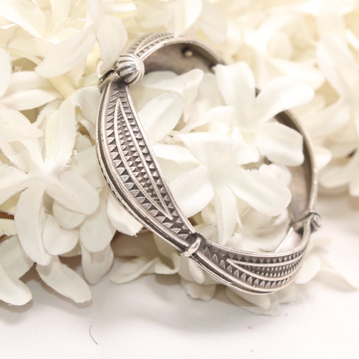 BOHO VINTAGE LOOK SINGLE KADA - SQUARE CUTWORK - SET OF 2