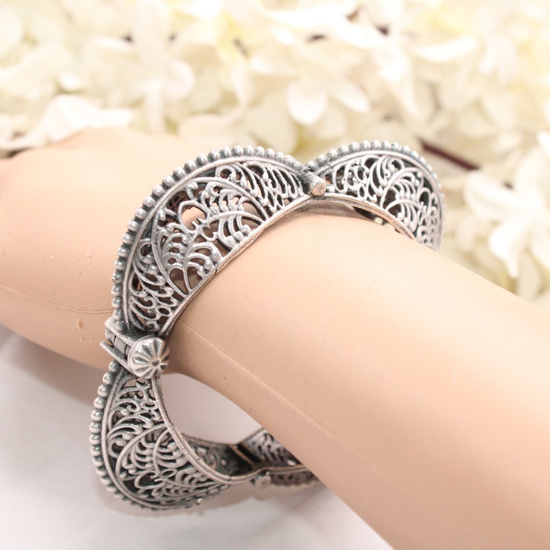 BOHO VINTAGE LOOK SINGLE KADA - SQUARE KARIGIRI