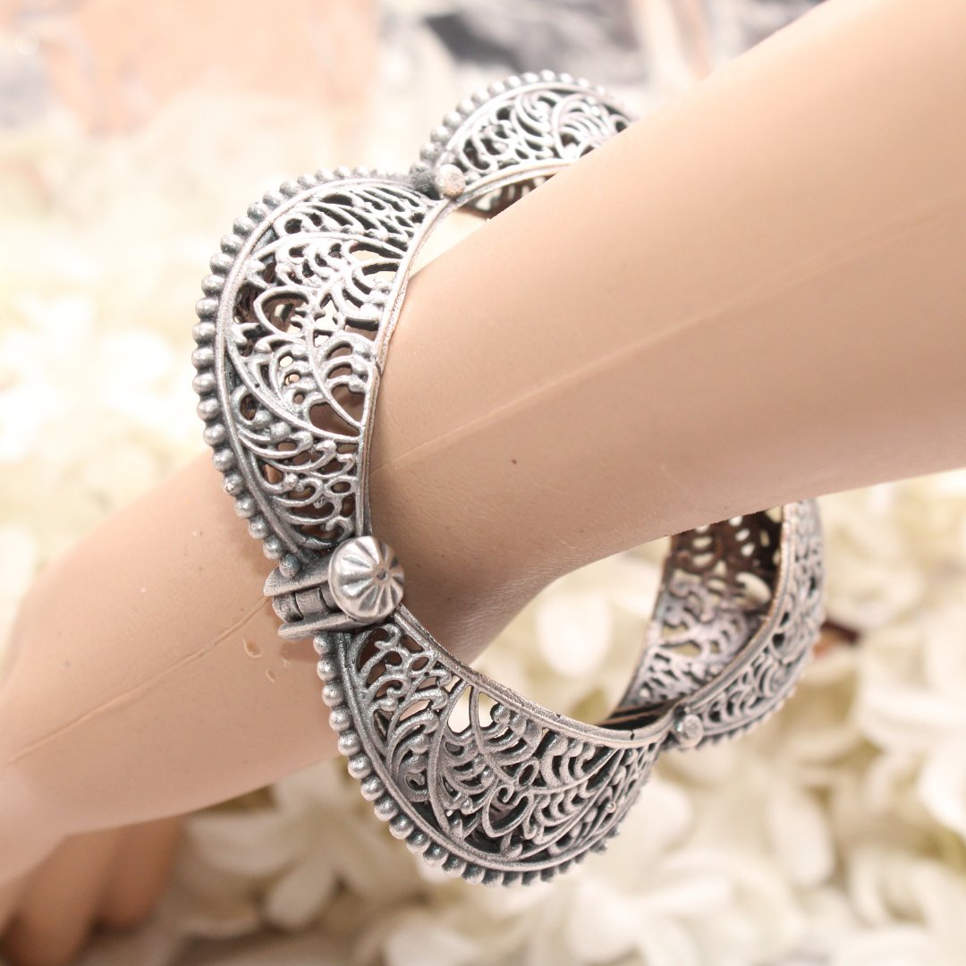 BOHO VINTAGE LOOK SINGLE KADA - SQUARE KARIGIRI