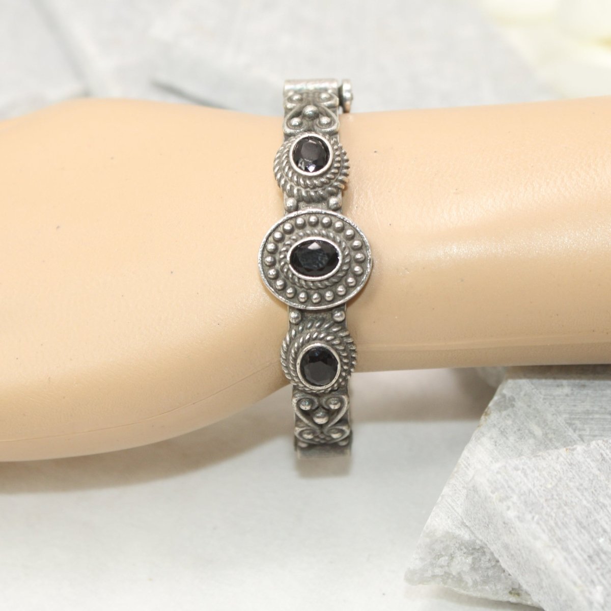 BRACELET LOOK ANTIQUE FINISH KADA - BLACK