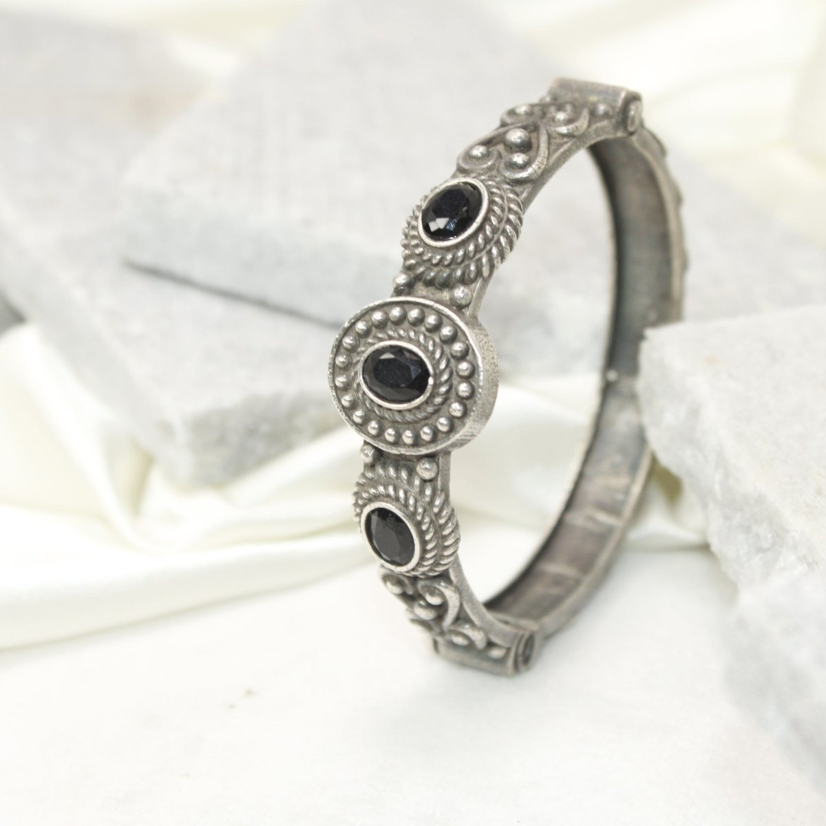 BRACELET LOOK ANTIQUE FINISH KADA-BLACK