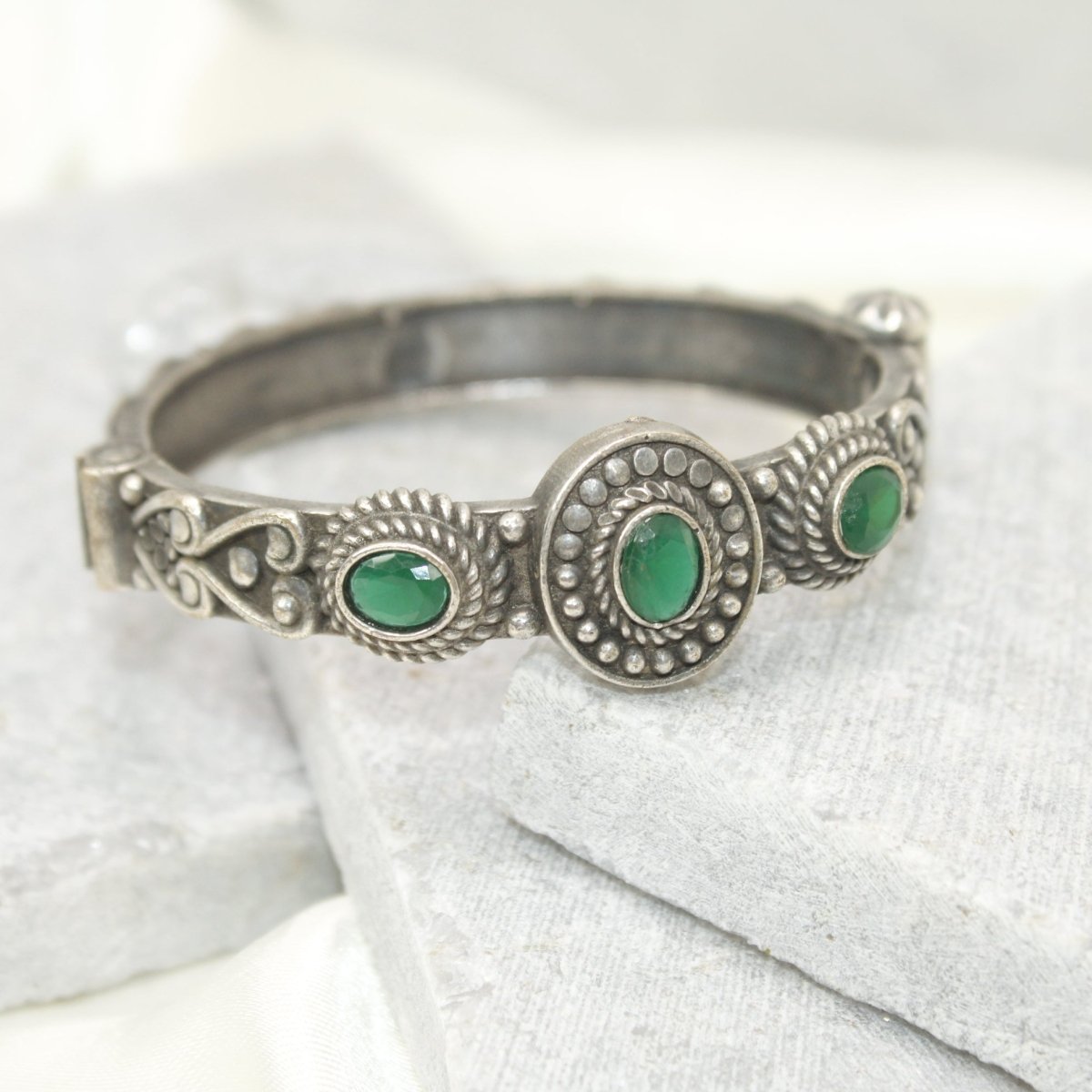 BRACELET LOOK ANTIQUE FINISH KADA - GREEN