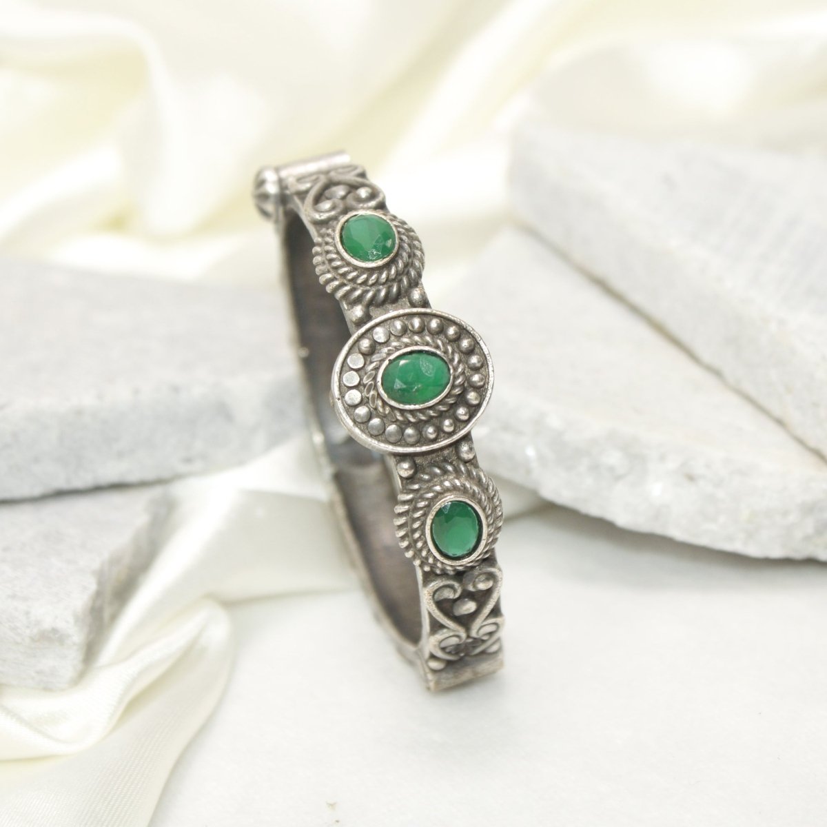 BRACELET LOOK ANTIQUE FINISH KADA - GREEN