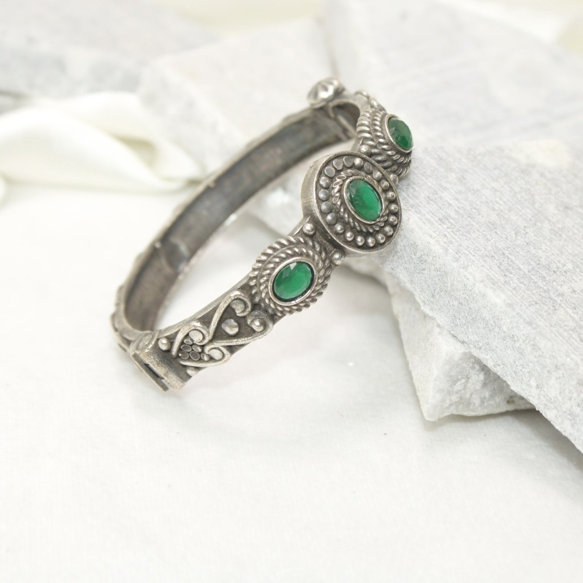 BRACELET LOOK ANTIQUE FINISH KADA - GREEN