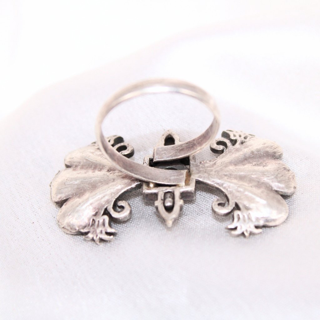 BUTTERFLY PATTERN WITH STONE STATEMENT FINGER RING - BLUE