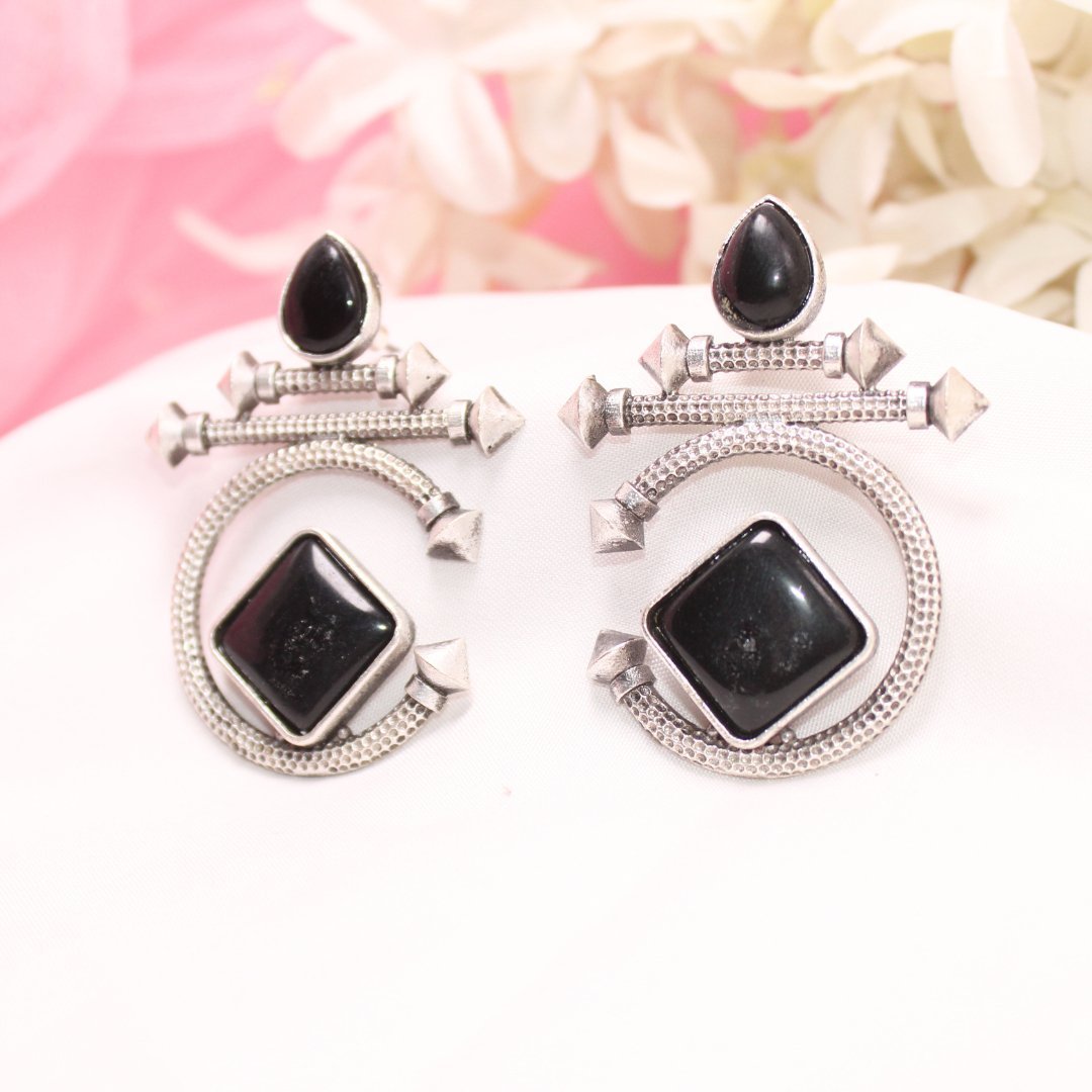 C- SHAPE STUD TYPE DANGLER-BLACK