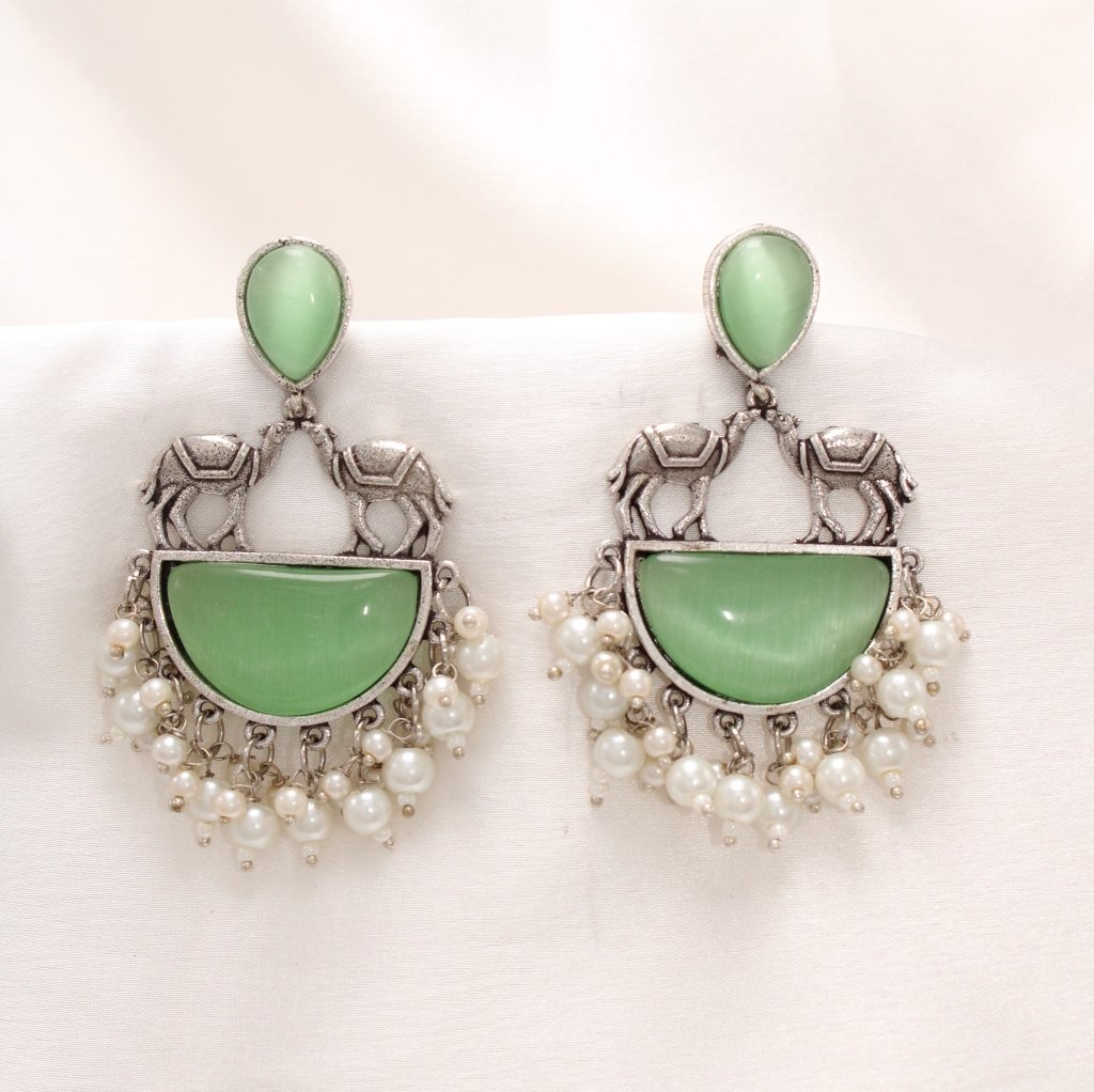 CAMEL PAIR DANGLER - GREEN