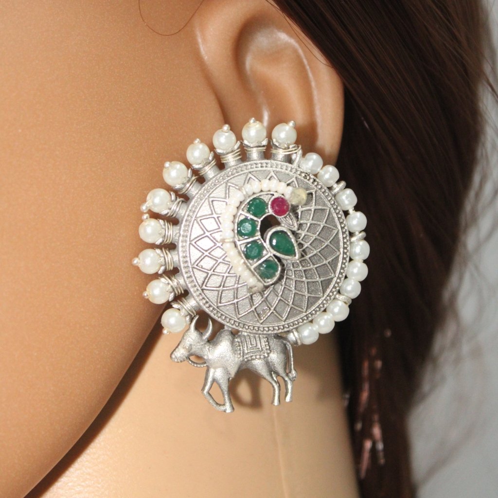 COW PATTERN BIG ROUND STUD WITH PEARLS - GREEN