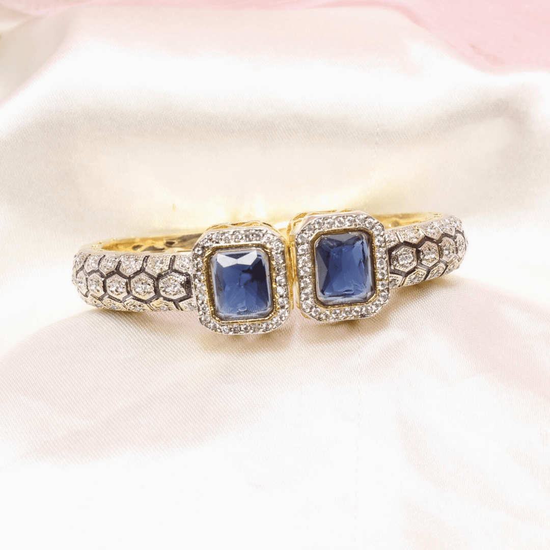 DIAMOND LOOK ALIKE BRACELET GOLDEN POLISH - BLUE