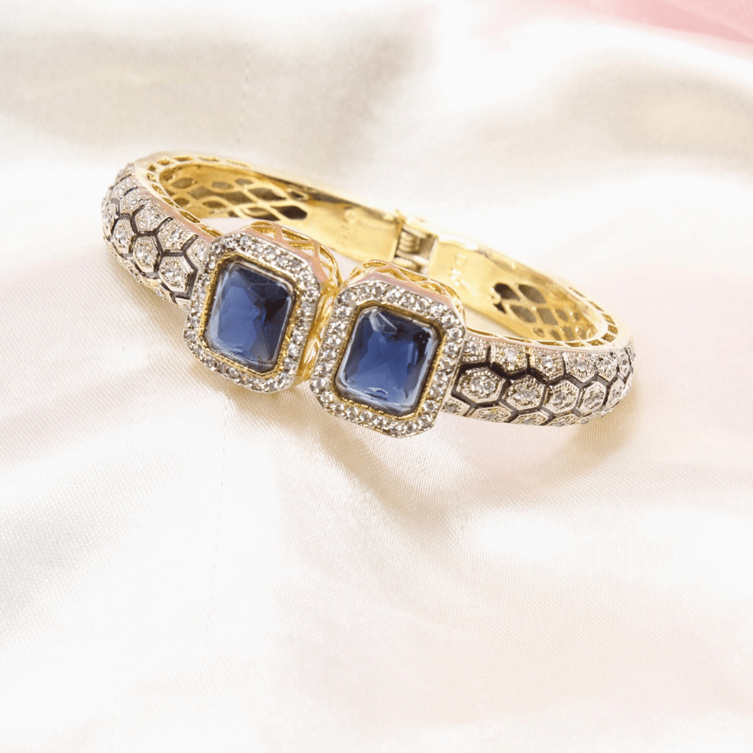 DIAMOND LOOK ALIKE BRACELET GOLDEN POLISH - BLUE