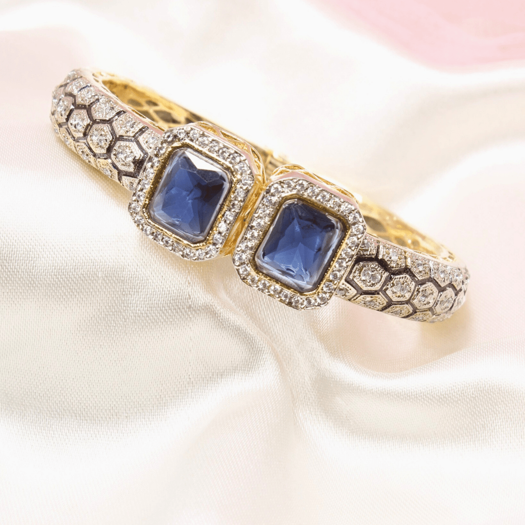 DIAMOND LOOK ALIKE BRACELET GOLDEN POLISH - BLUE