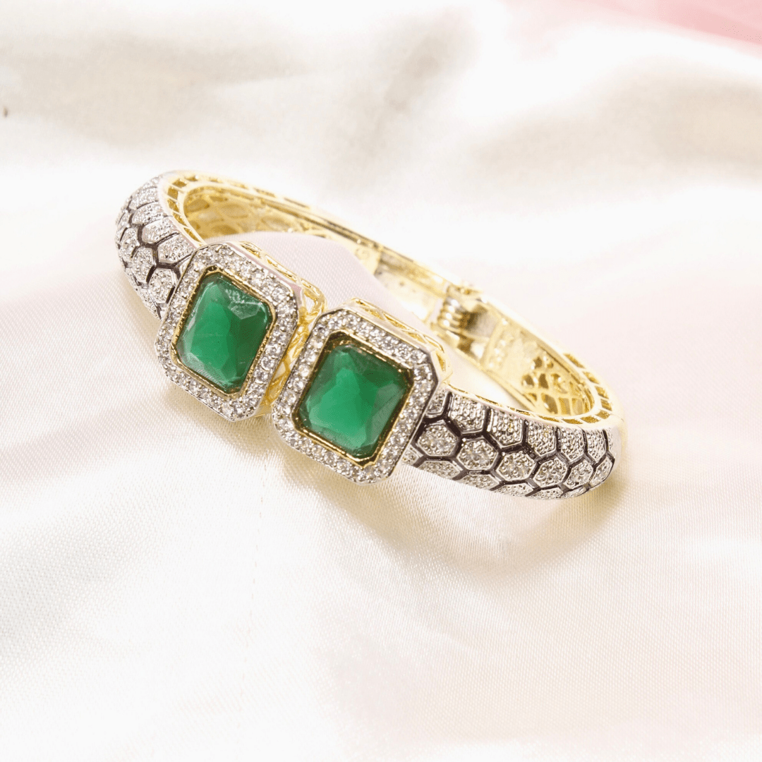 DIAMOND LOOK ALIKE BRACELET GOLDEN POLISH - GREEN