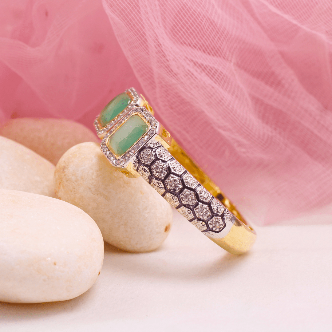 DIAMOND LOOK ALIKE BRACELET GOLDEN POLISH - MINT