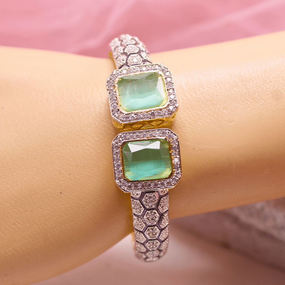 DIAMOND LOOK ALIKE BRACELET GOLDEN POLISH - MINT
