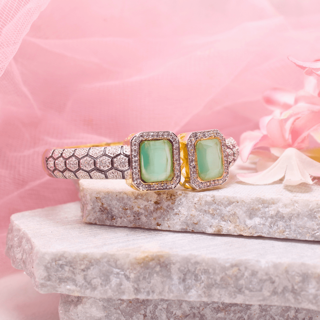 DIAMOND LOOK ALIKE BRACELET GOLDEN POLISH - MINT