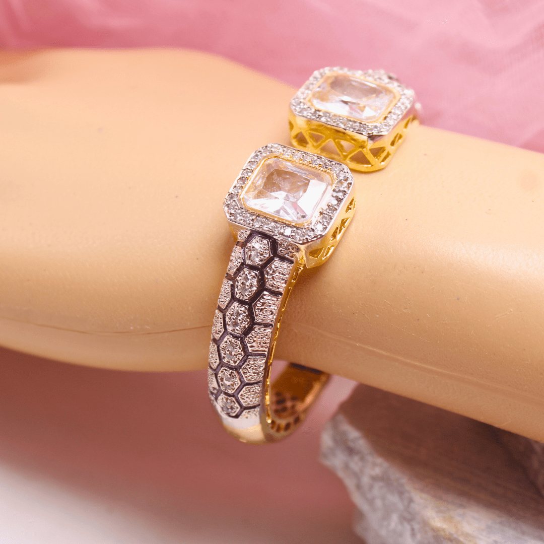 DIAMOND LOOK ALIKE BRACELET GOLDEN POLISH - TRANSPARENT KO Dr