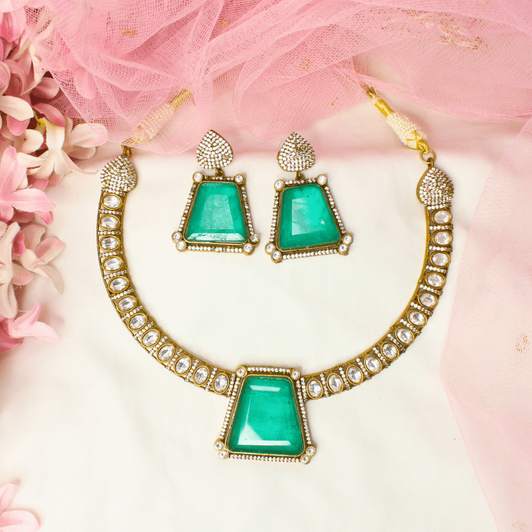 DOUBLET STONE AND MOISSANITE STONE HASLI LOOK NECKLACE