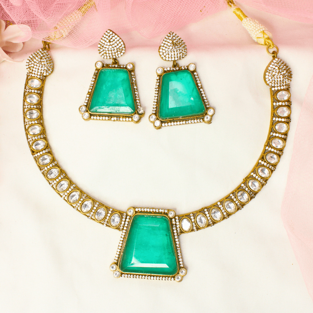 DOUBLET STONE AND MOISSANITE STONE HASLI LOOK NECKLACE