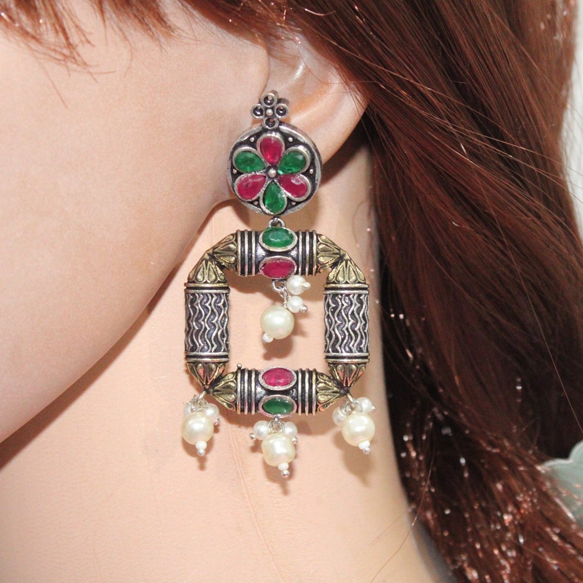 DUAL-TONE DANGEL EARRING IN LAMBAR CUSHION PATTERN- RED & GREEN