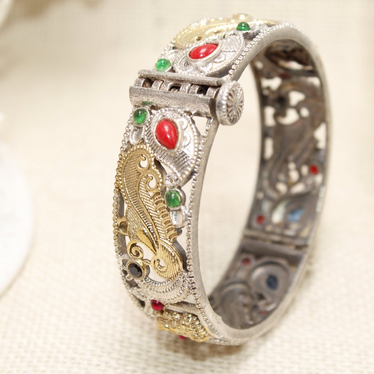 DUAL - TONE LAXMI MOR KADA - NAVRATNA