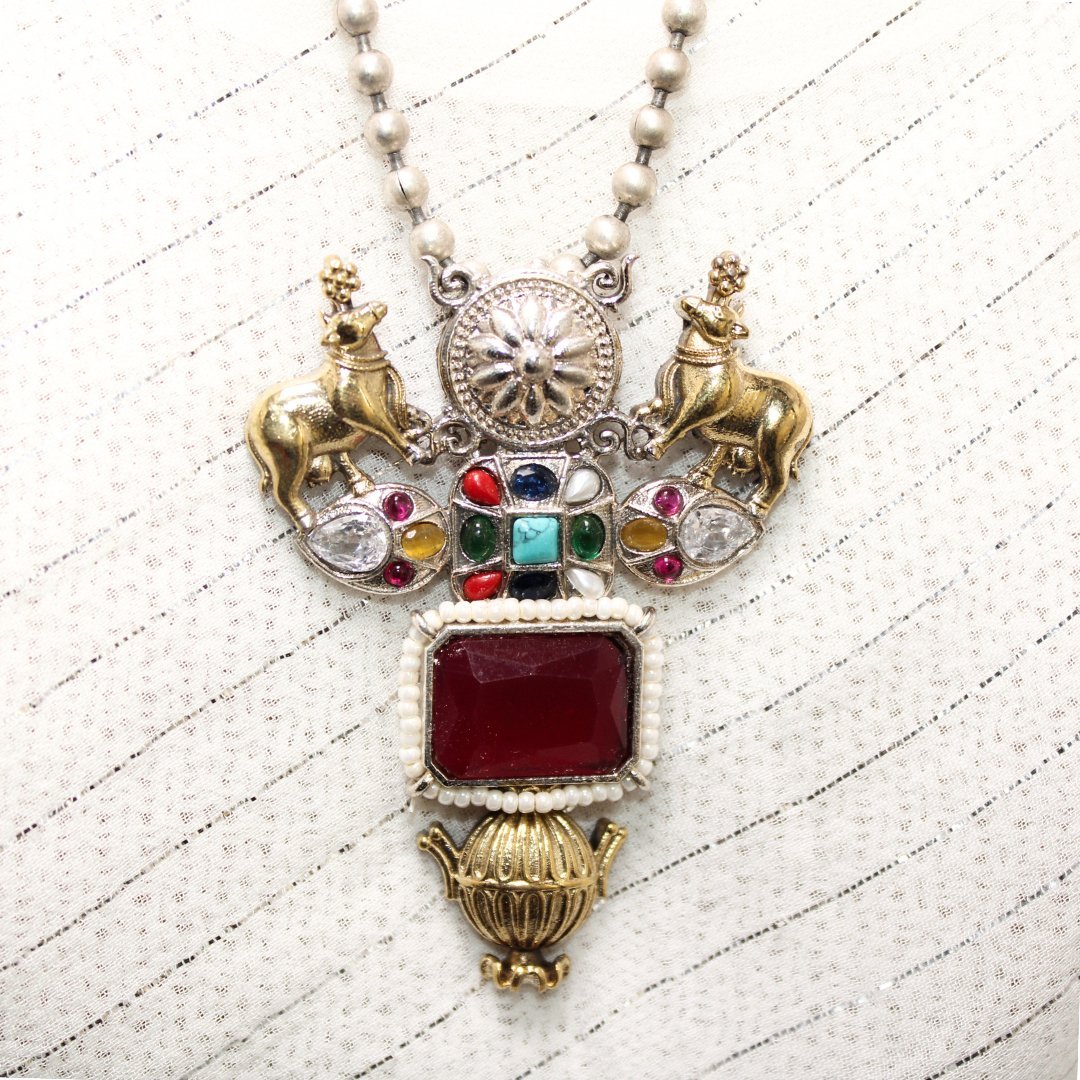 DUAL - TONE NANDI PENDANT SET - RED