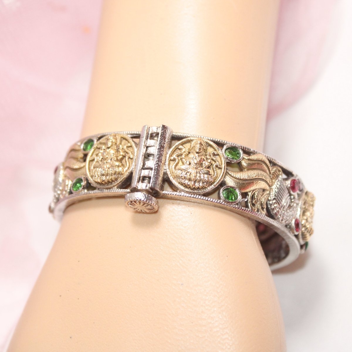 DUAL-TONE ROUND LAXMI MOR KADA-MAROON & GREEN