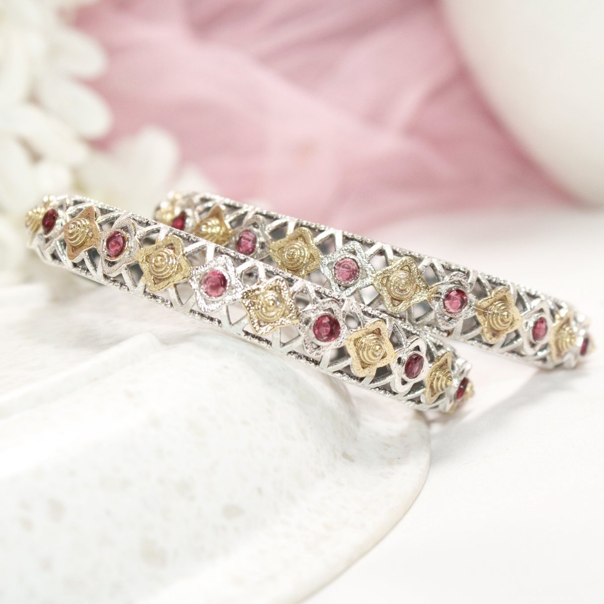 DUAL-TONE TRIKON JAALI RAJPUTANA BANGLE PAIR-SET OF 2 BANGLES-RED