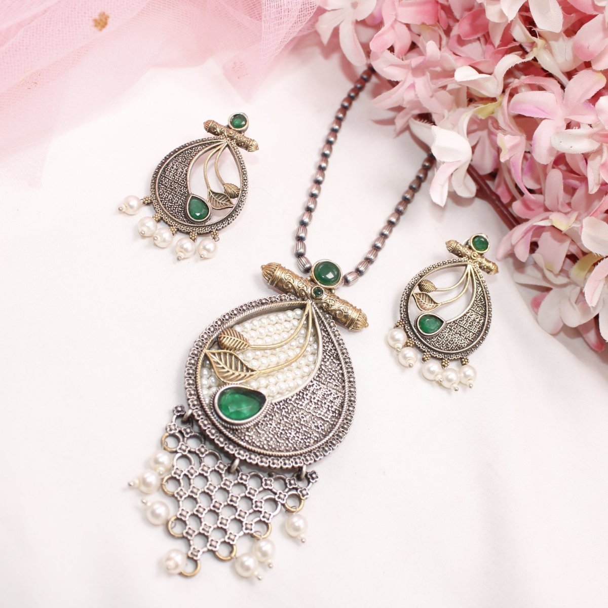 KALASH - DUAL - TONE PEARL JAALI ANTIQUE GOLDEN PENDANT SET - GREEN