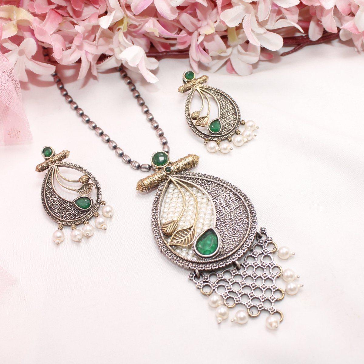 KALASH - DUAL - TONE PEARL JAALI ANTIQUE GOLDEN PENDANT SET - GREEN