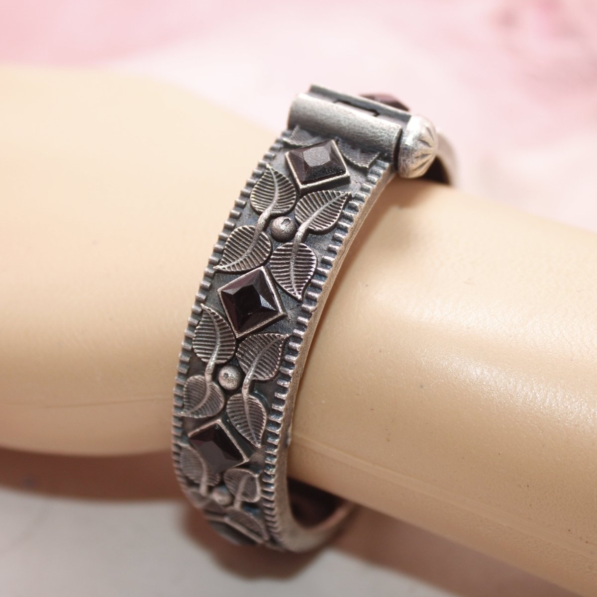 KALI - OXIDISED SILVER LOOK ALIKE KADA - BLACK