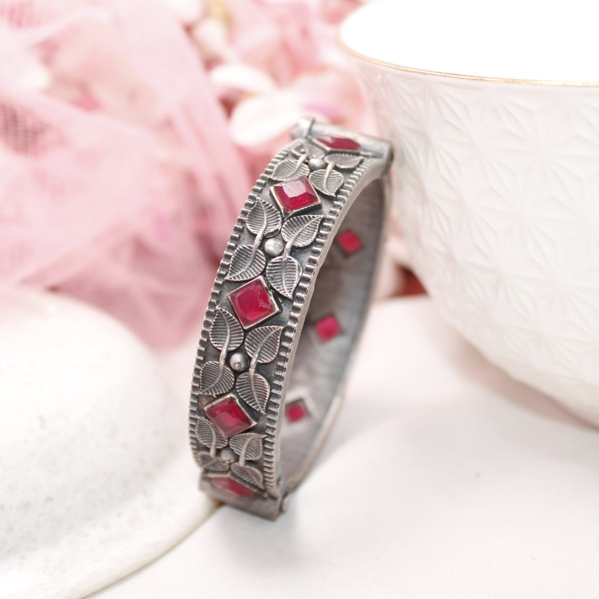 KALI - OXIDISED SILVER LOOK ALIKE KADA - RED