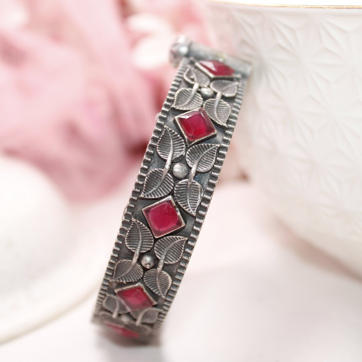 KALI - OXIDISED SILVER LOOK ALIKE KADA - RED