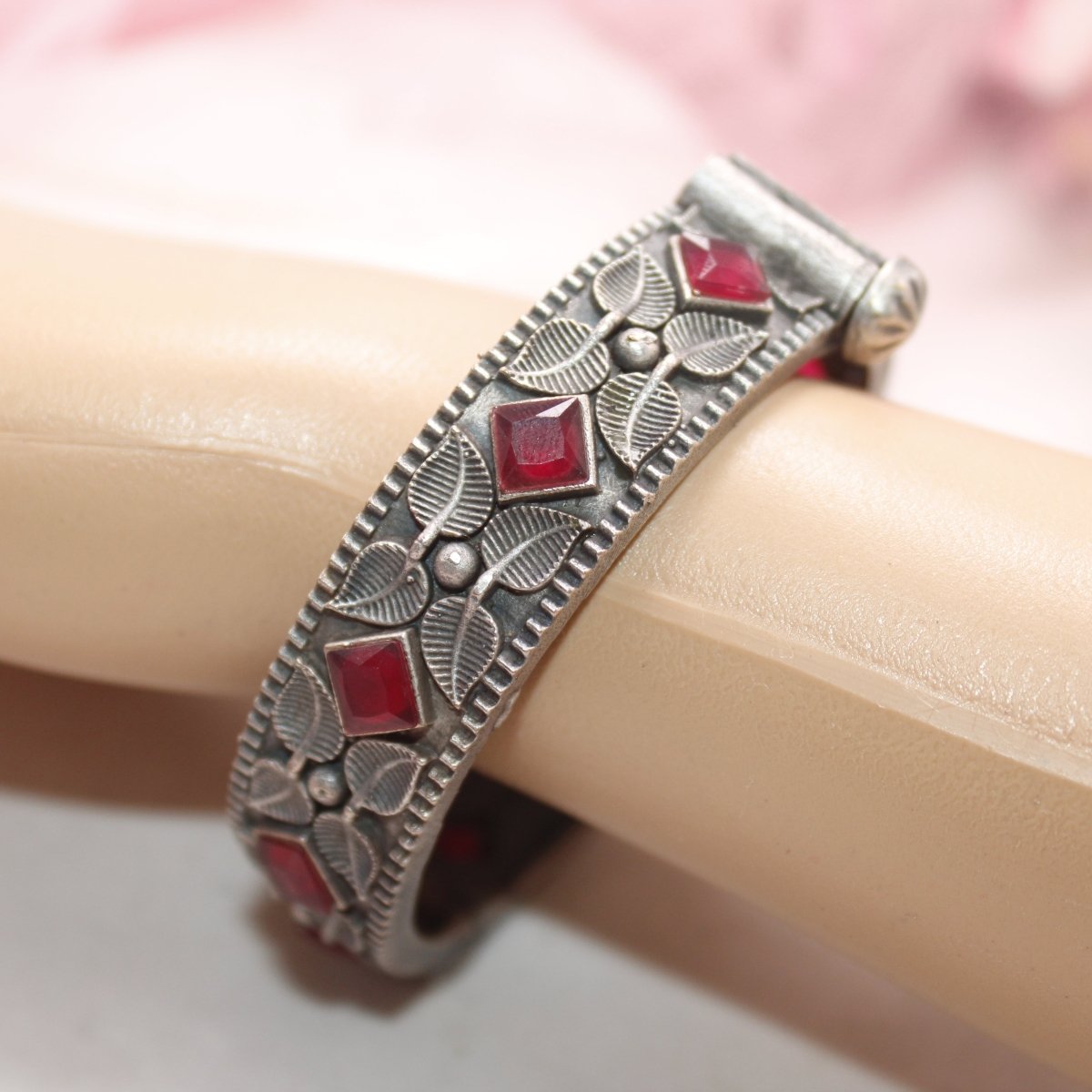 KALI - OXIDISED SILVER LOOK ALIKE KADA - RED