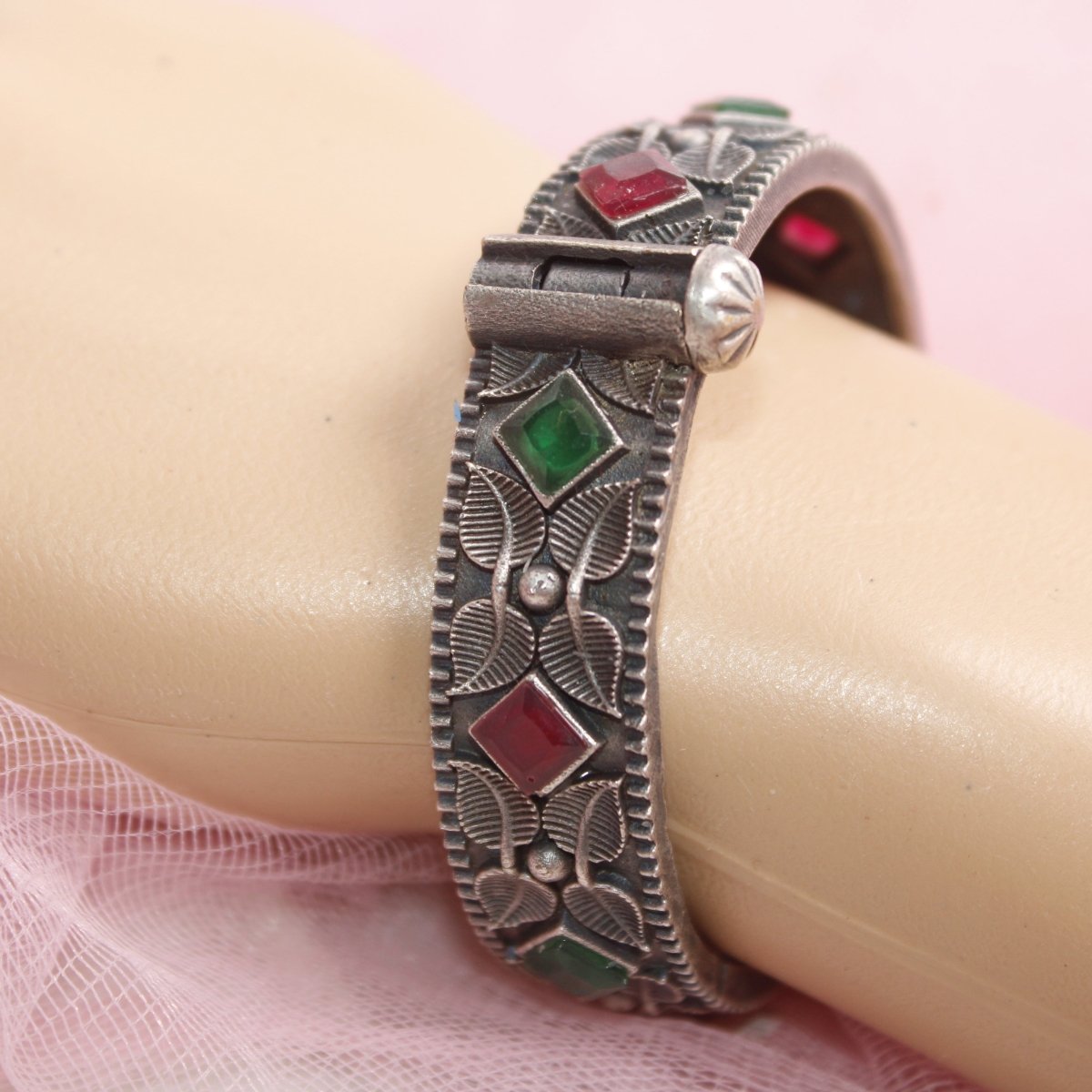 KALI - OXIDISED SILVER LOOK ALIKE KADA - RED & GREEN