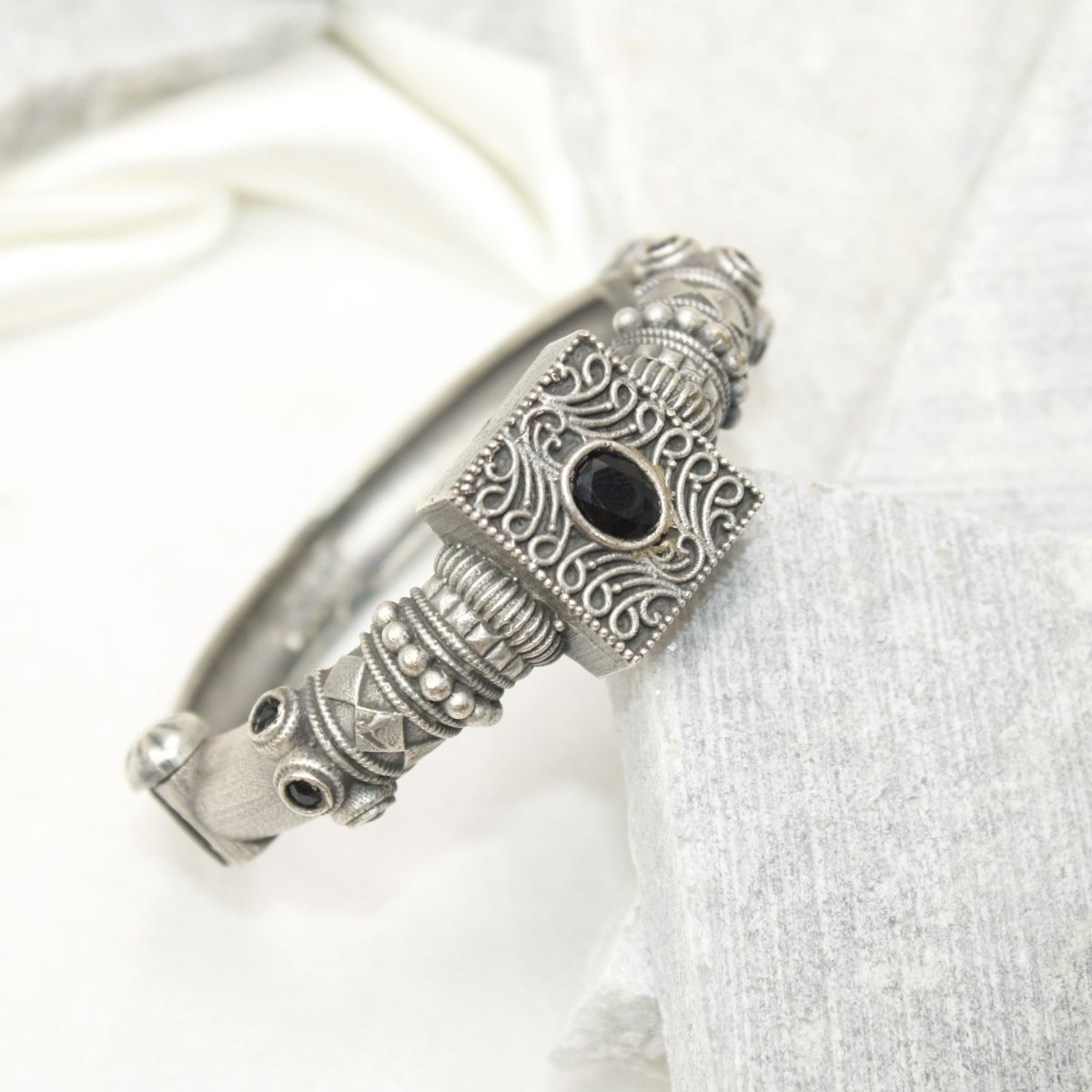 KARIGARI - ANTIQUE OXIDISED KADA - BLACK