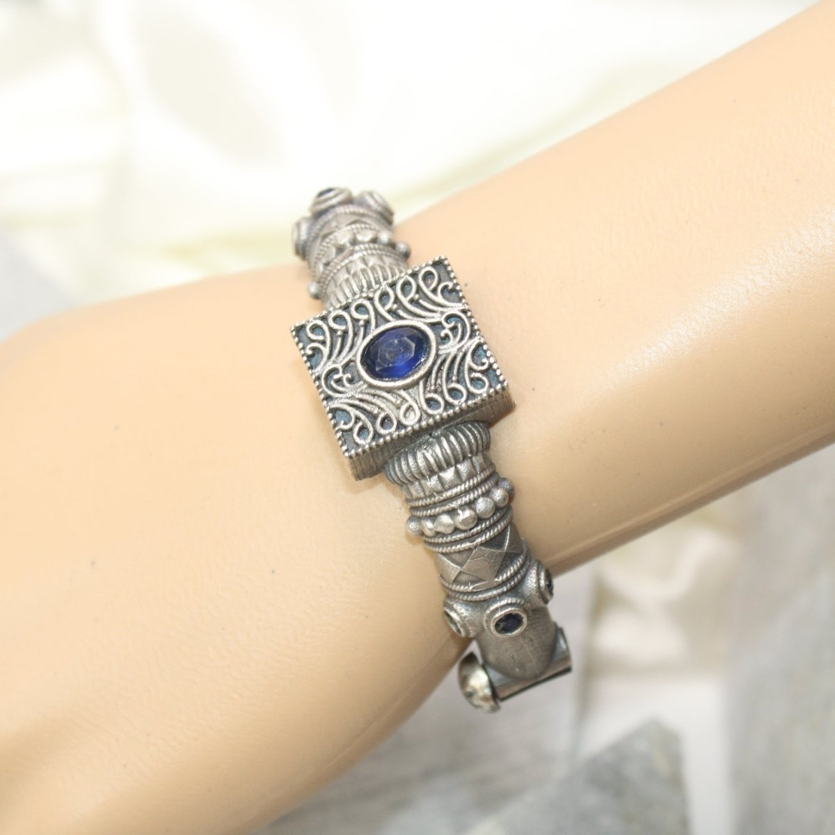 KARIGARI - ANTIQUE OXIDISED KADA - BLUE